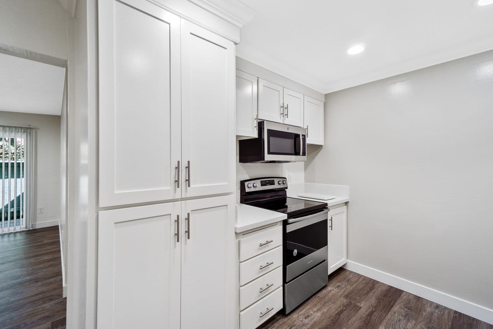 Anaheim Apartment: 2520 West La Palma Ave