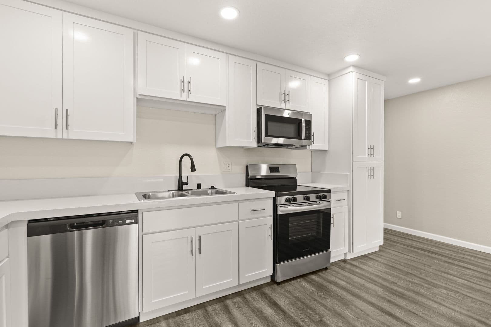 Oceanside Apartment: 3964 Waring Rd