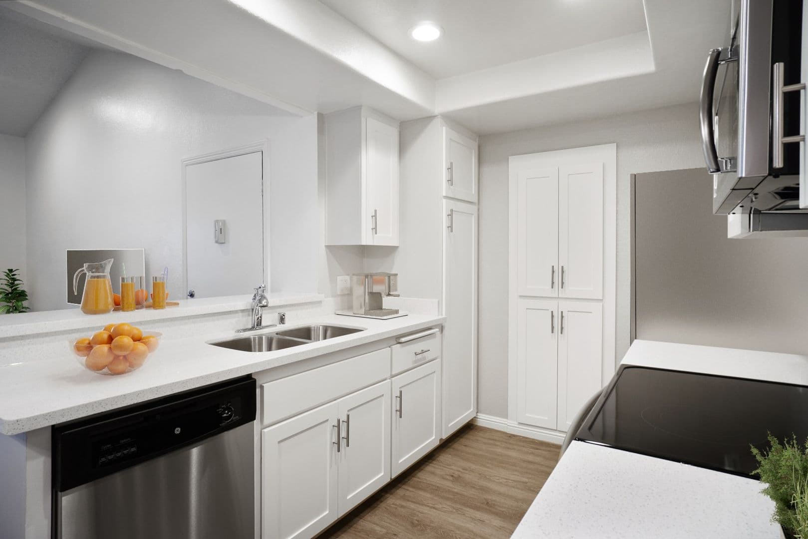 Lake Forest Apartment: 20702 El Toro Road