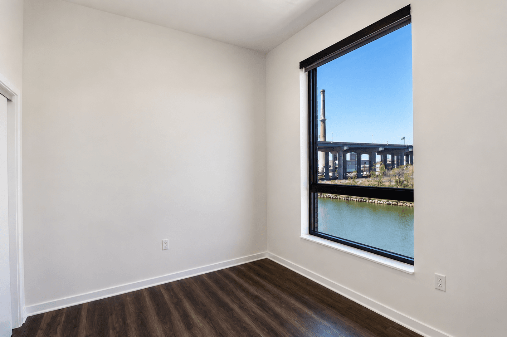 Milwaukee Apartment: 747 W Freshwater Way