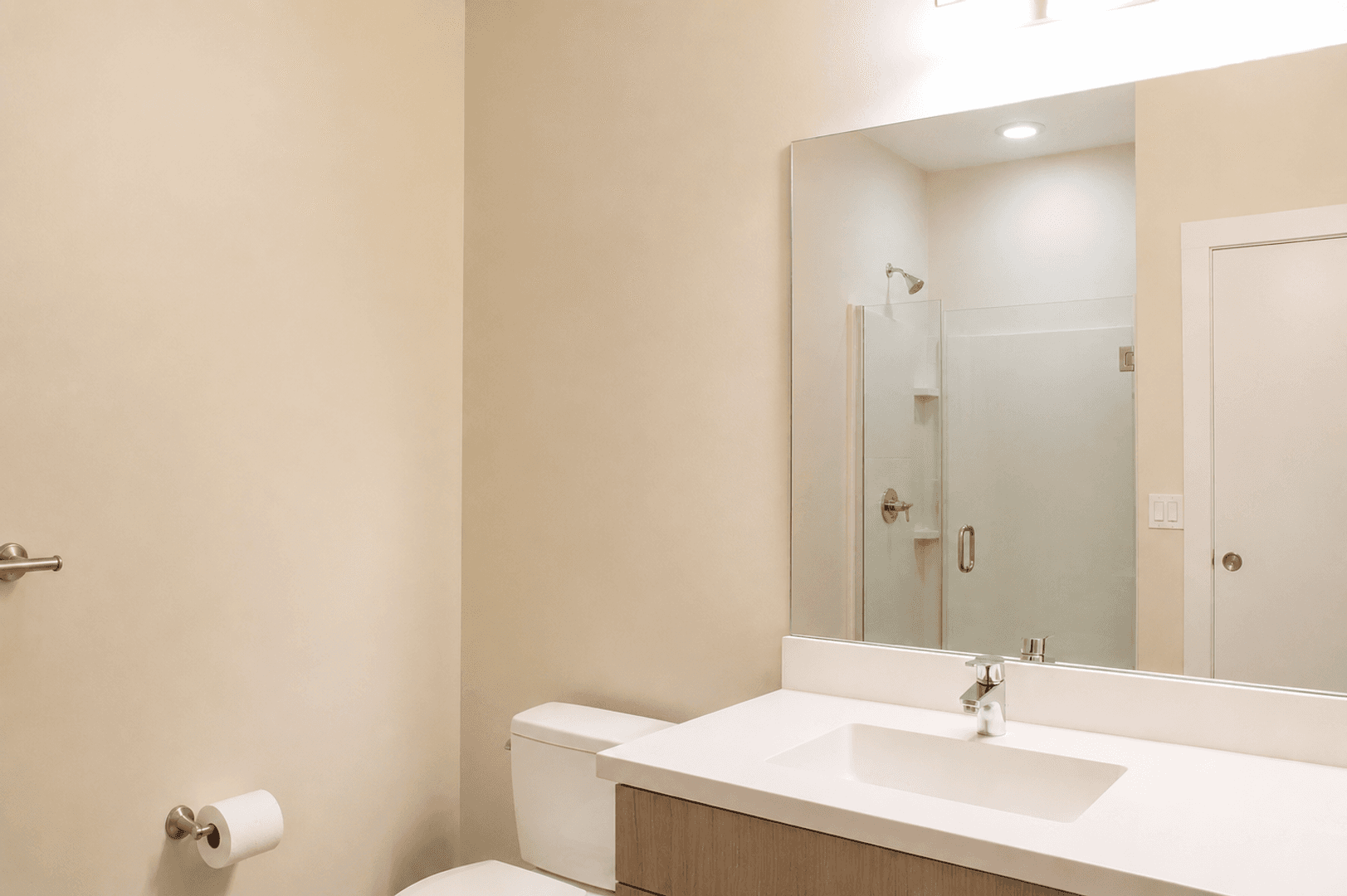 Milwaukee Apartment: 625 W Freshwater Way
