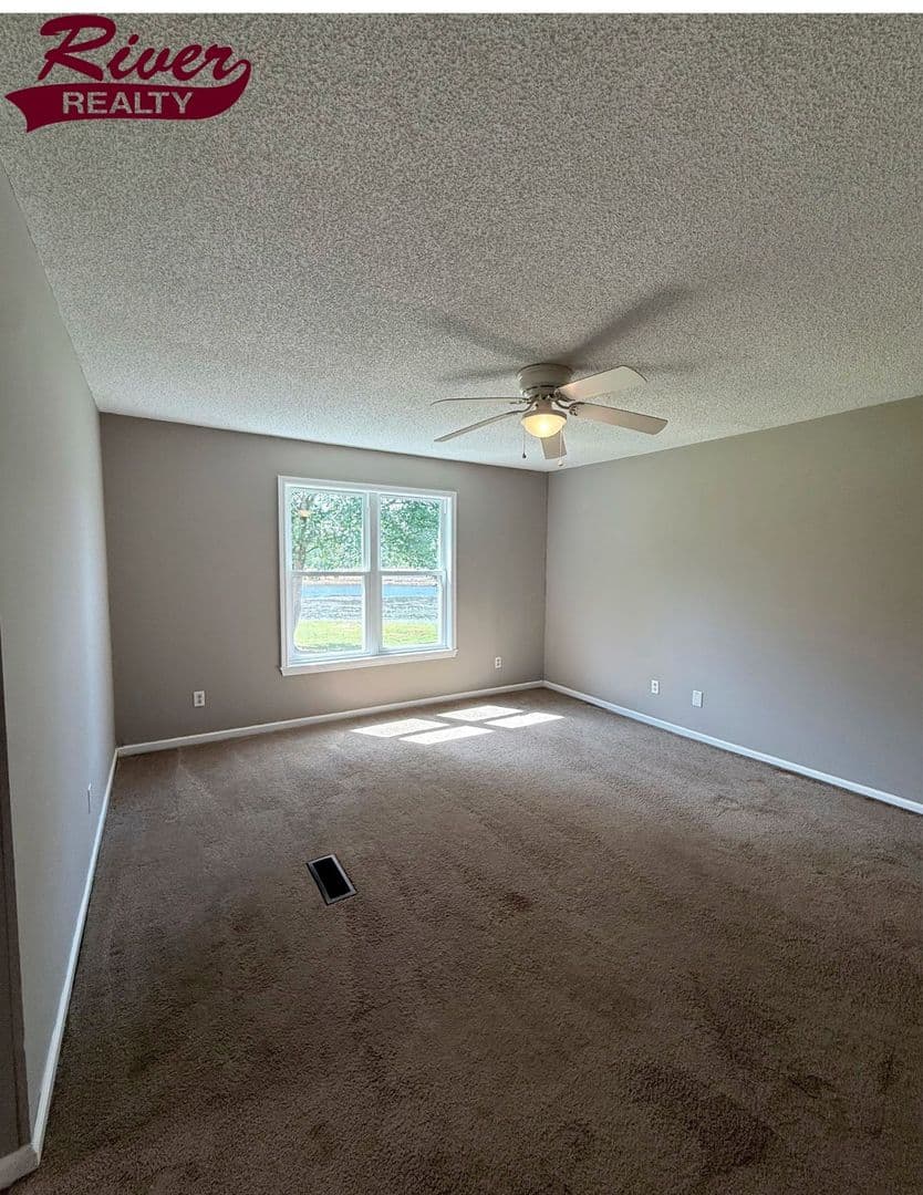 Blythe Apartment: 5735-B Deans Bridge Rd