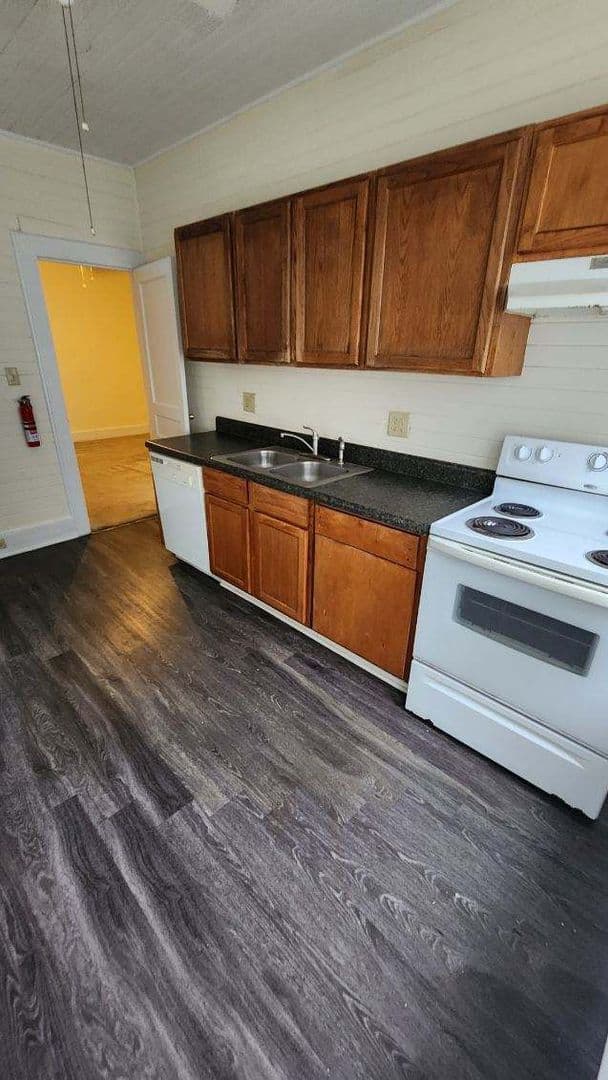 Augusta Apartment: Curry Street