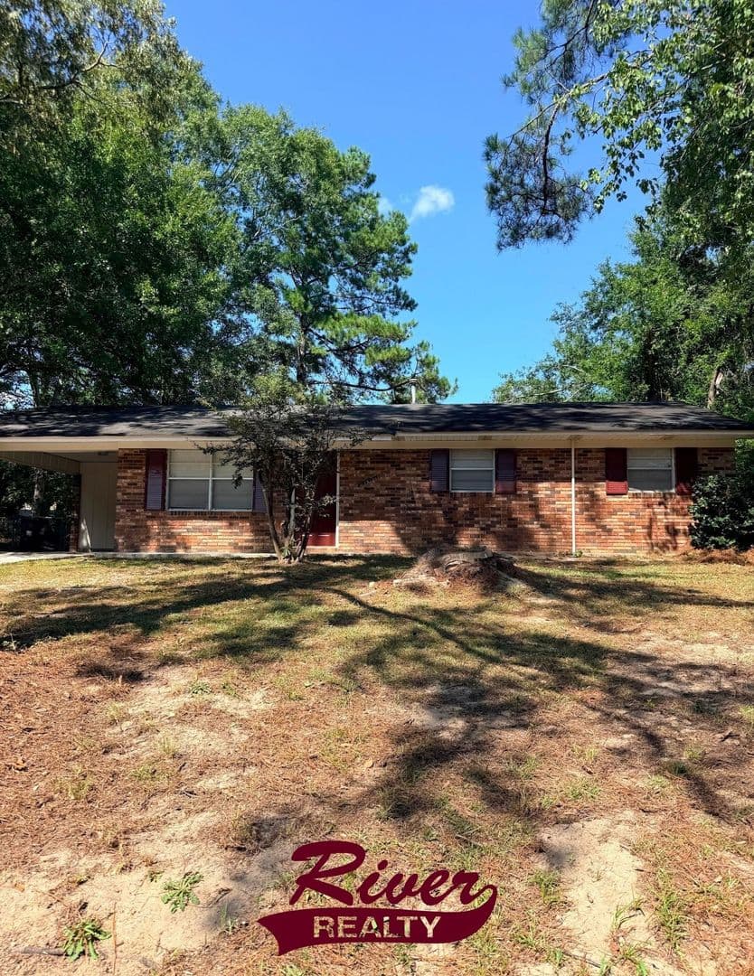 Augusta House: 2009 Dallas Dr