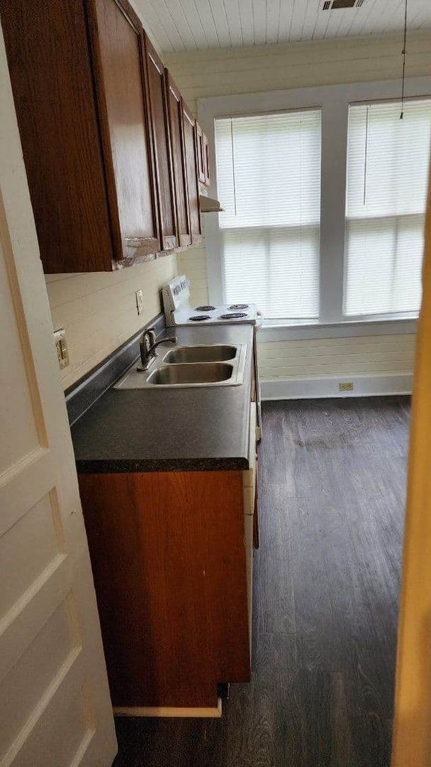 Augusta Apartment: Curry Street