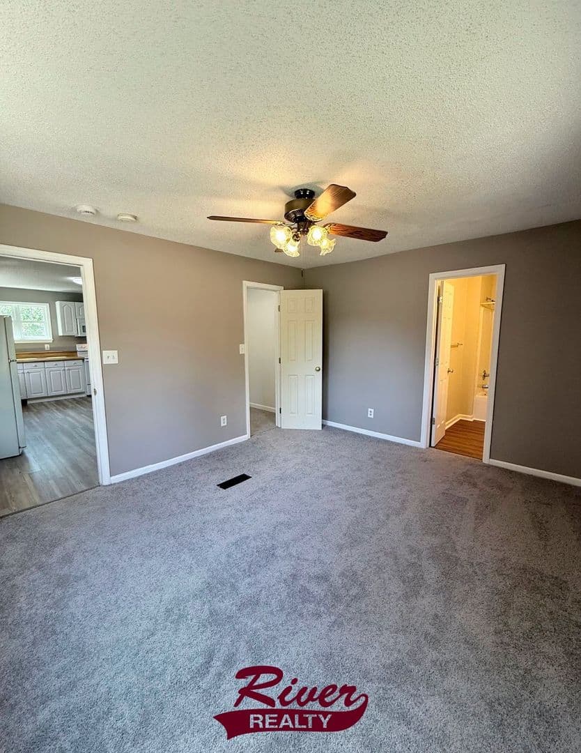 Blythe Apartment: 5735-B Deans Bridge Rd
