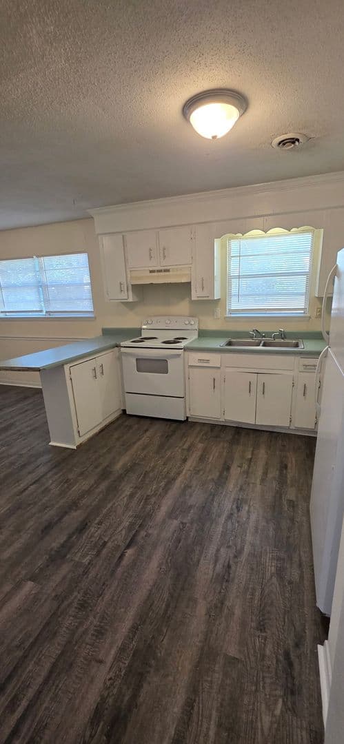 Augusta House: 2009 Dallas Dr