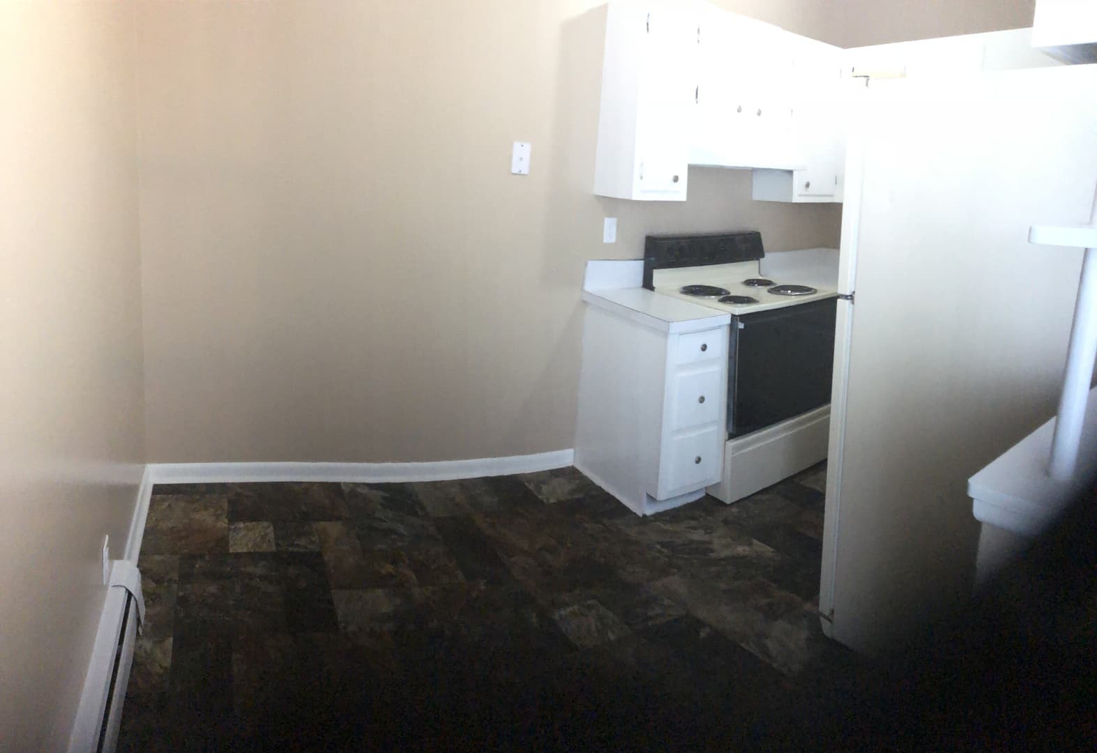 Marengo Apartment: 220 W. Washington St.