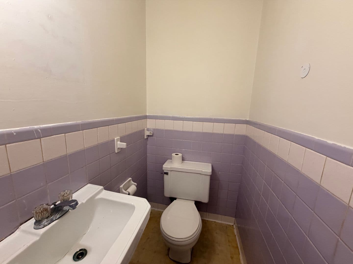 Russellville House: 808 E J St