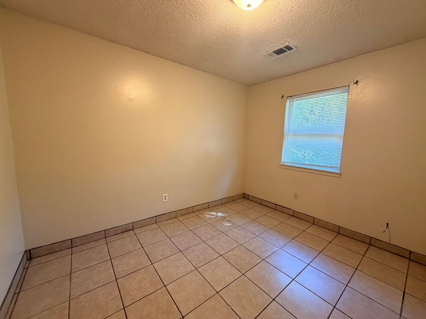 Russellville Apartment: E L St