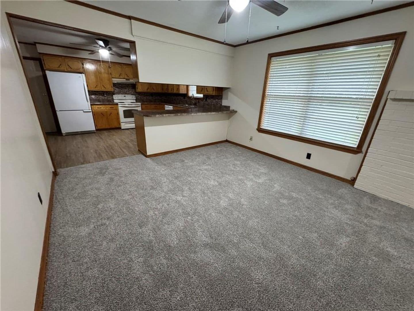 Russellville House: 521 E J St