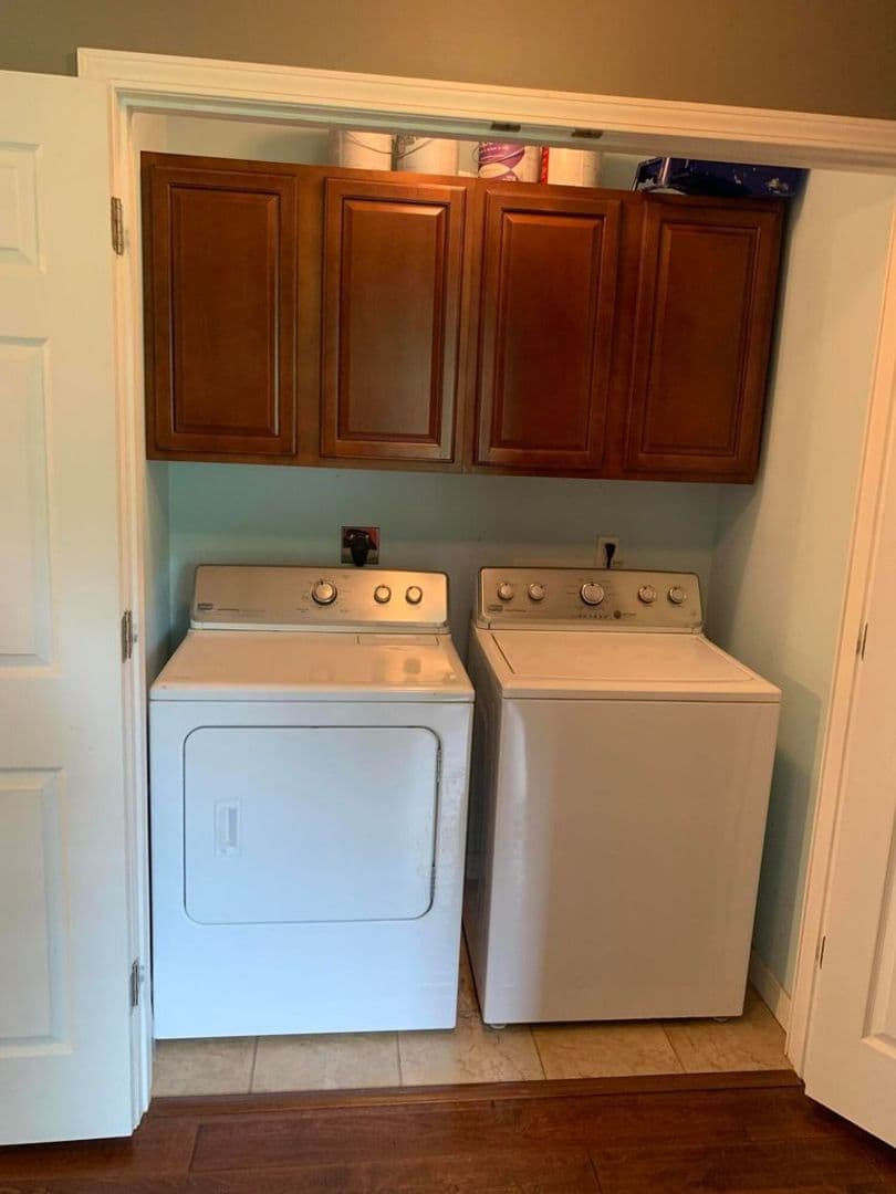 Russellville House: 815 E 6th St