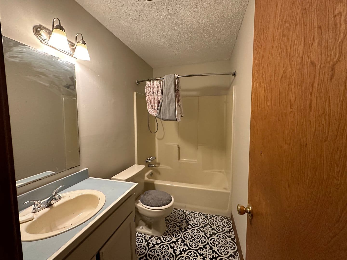 Russellville Apartment: 1401, 1403, 1405, 1407, 1409, 1411, 1413, 1415 N Nashville