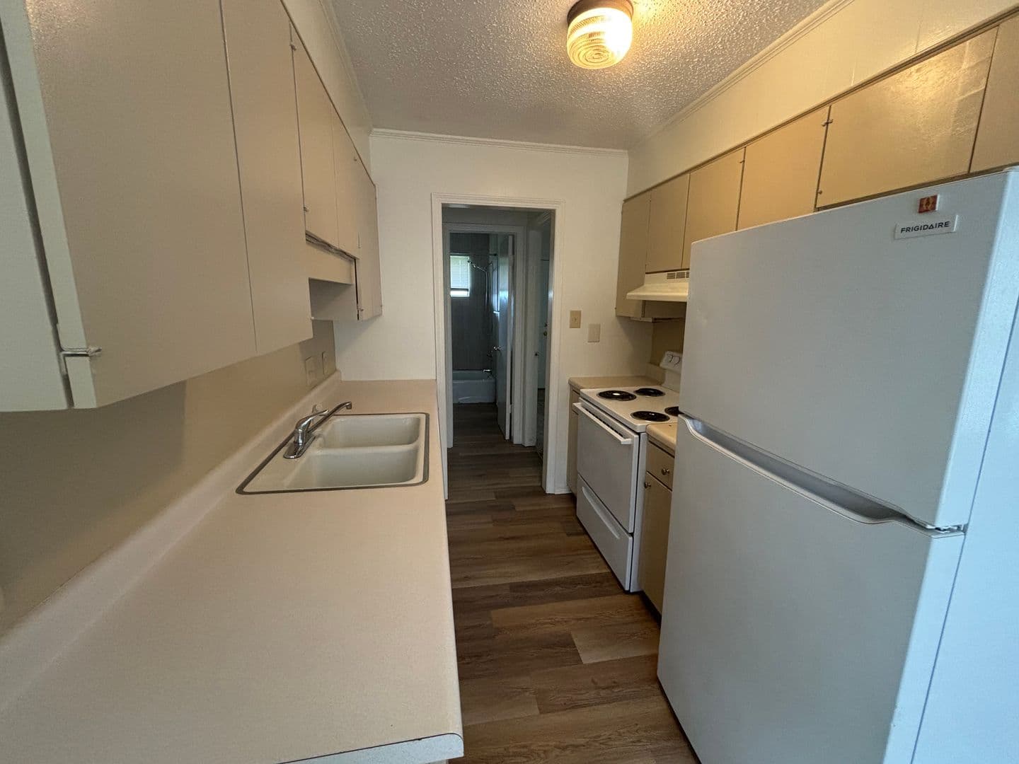 Russellville Apartment: 514 W K St 1-12