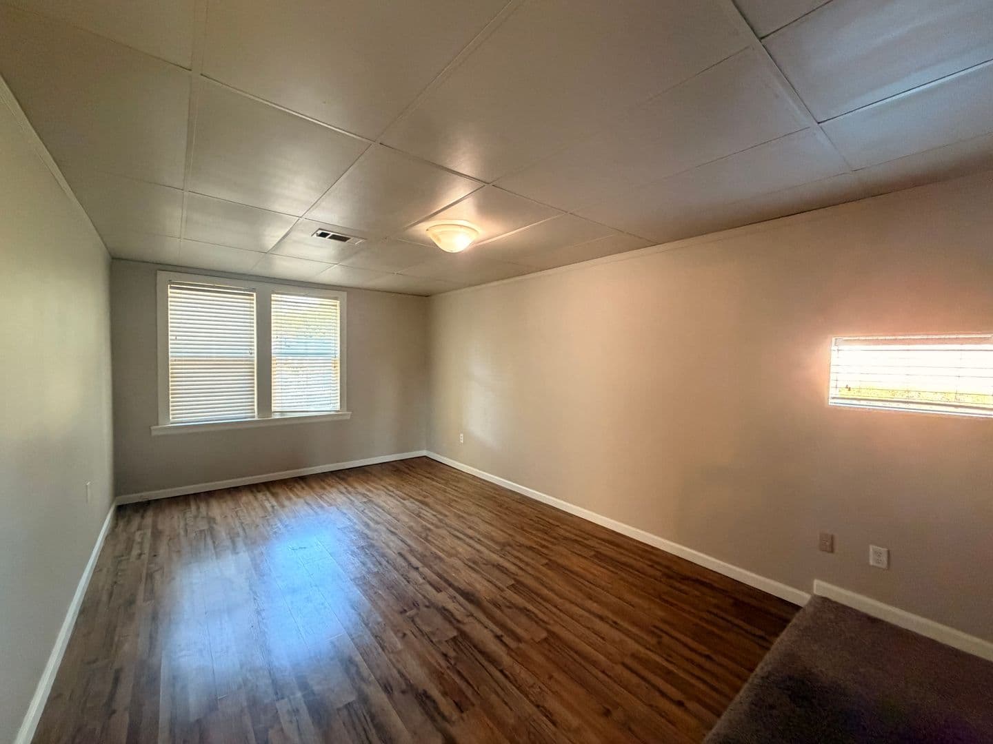 Russellville House: 1601 W 2nd St