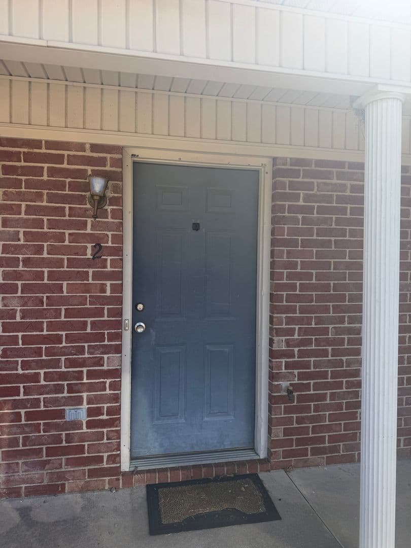Searcy Apartment: 504 N. Horton