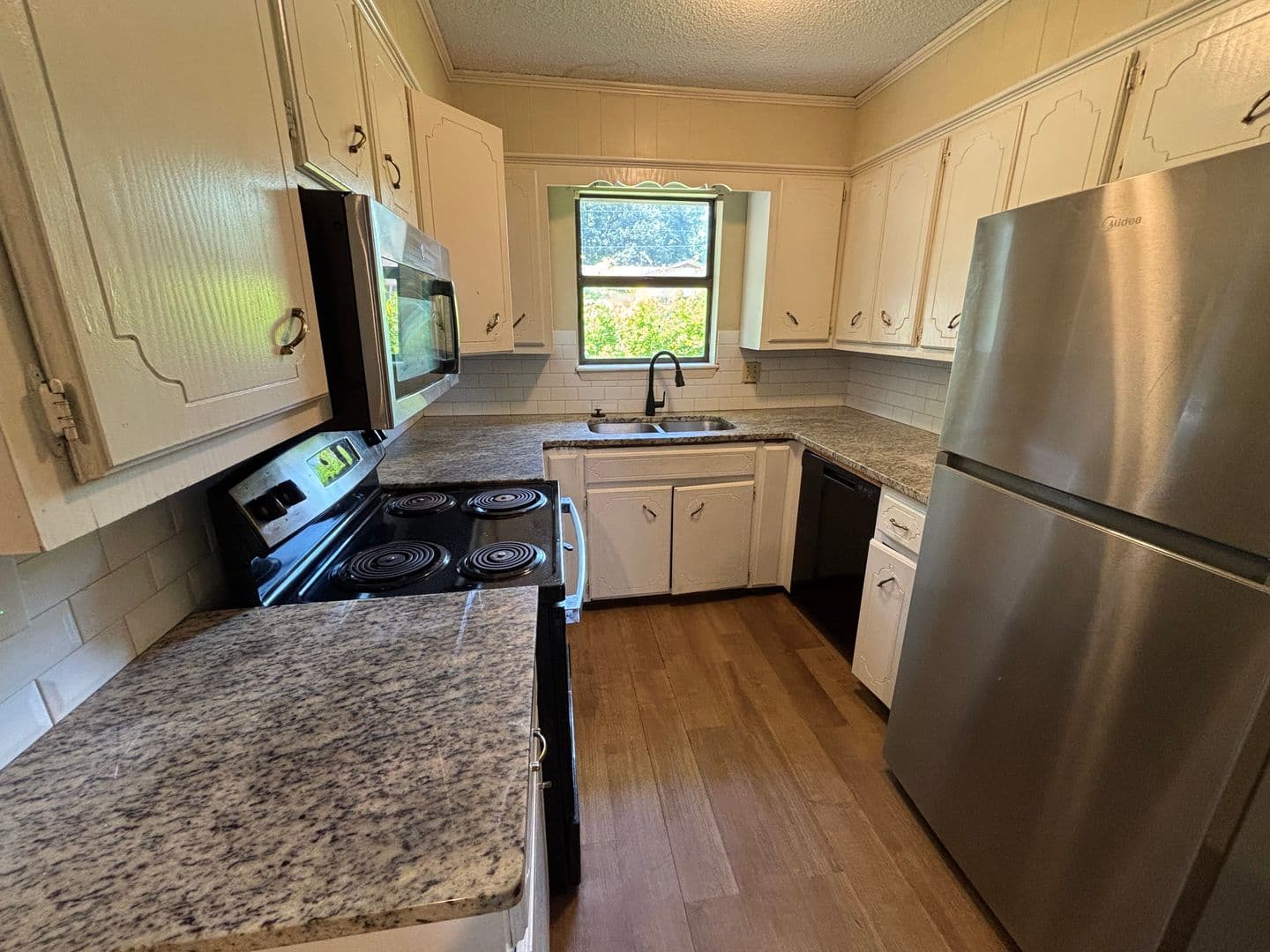 Russellville Apartment: 406 N Joplin Pl