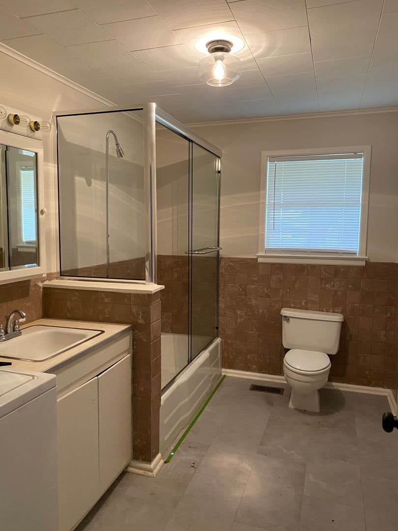 Russellville House: 827 N El Paso Ave