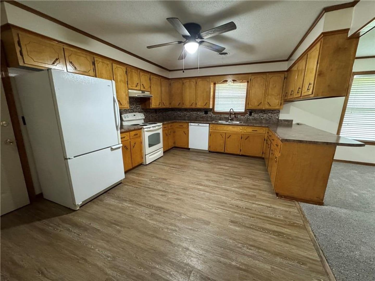 Russellville House: 521 E J St