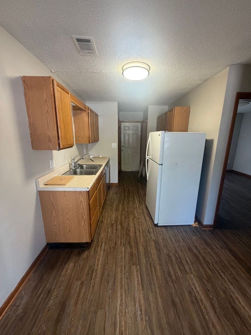 Searcy Apartment: 504 N. Horton