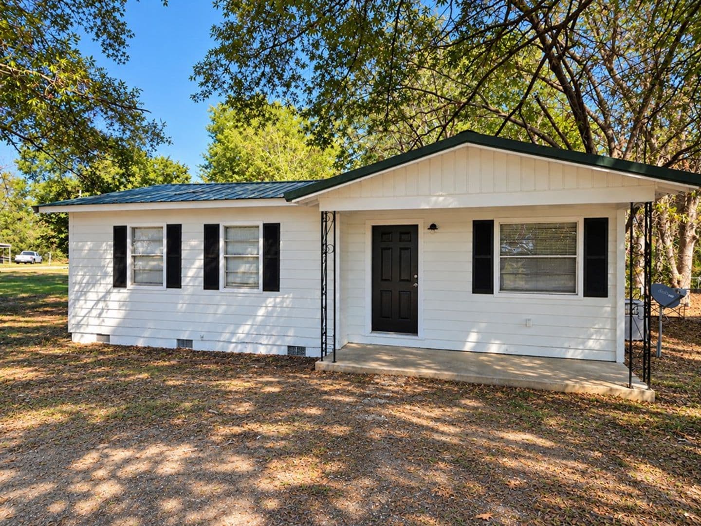 Russellville House: 801 E 6th St