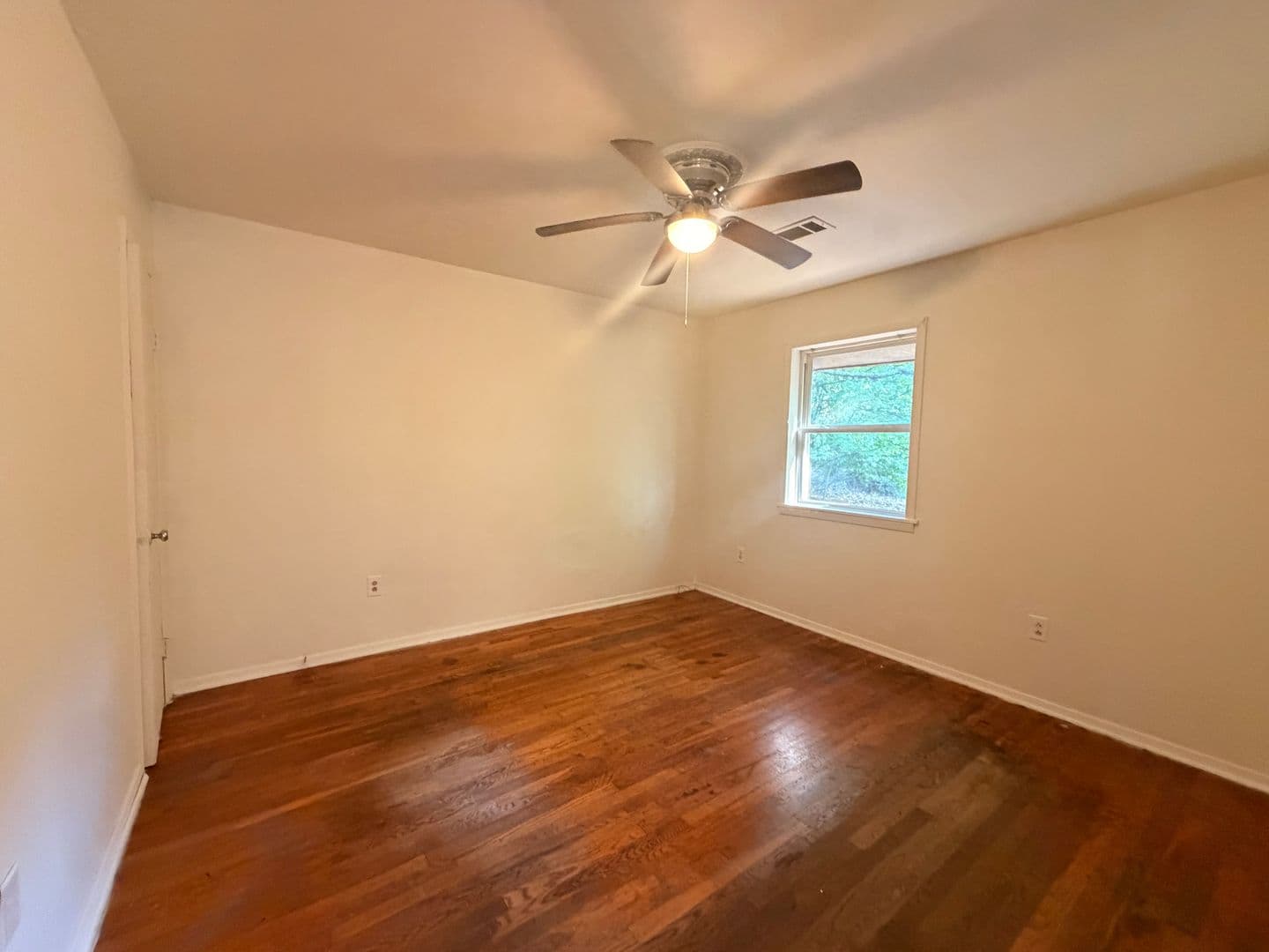 Russellville House: 808 E J St