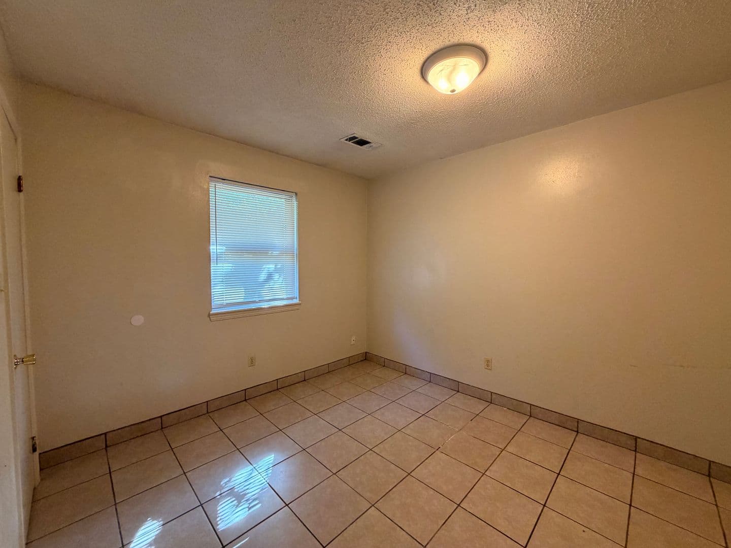 Russellville Apartment: E L St