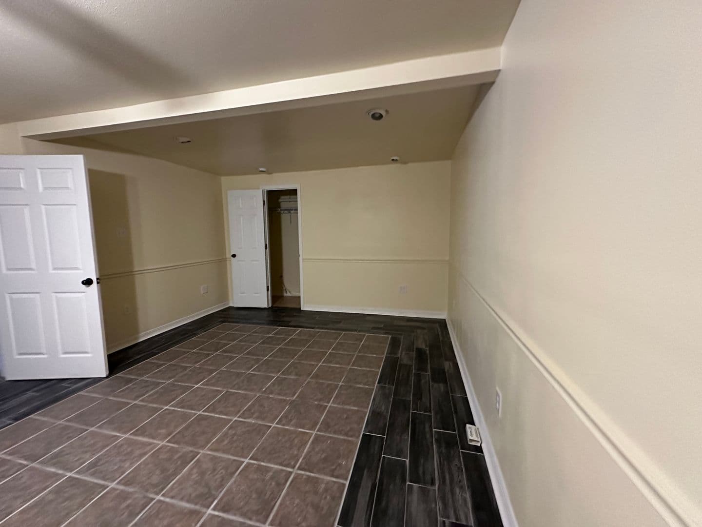Russellville Apartment: 401 Carden Place