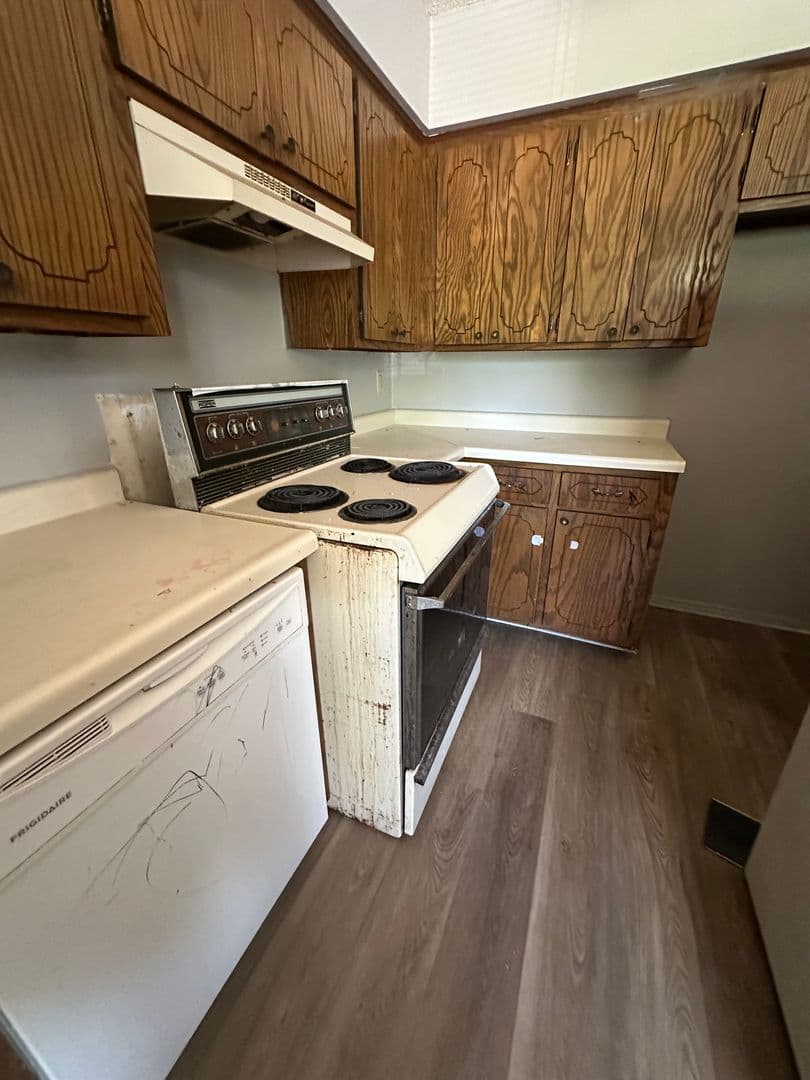 Russellville Apartment: 818 Parker Rd