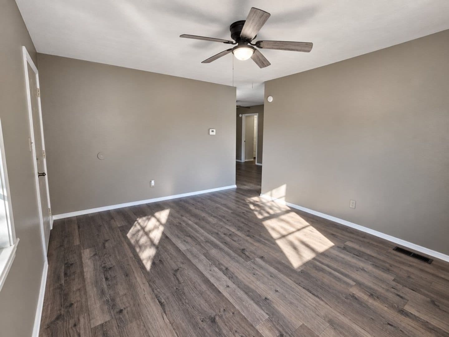 Russellville House: 801 E 6th St