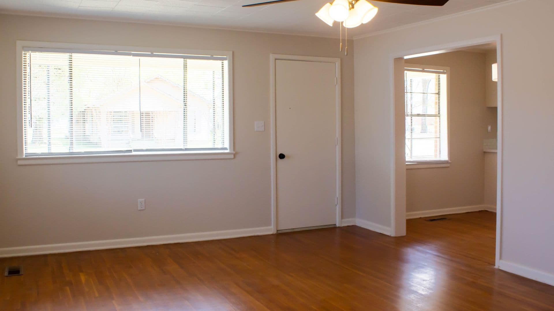 Russellville House: 827 N El Paso Ave