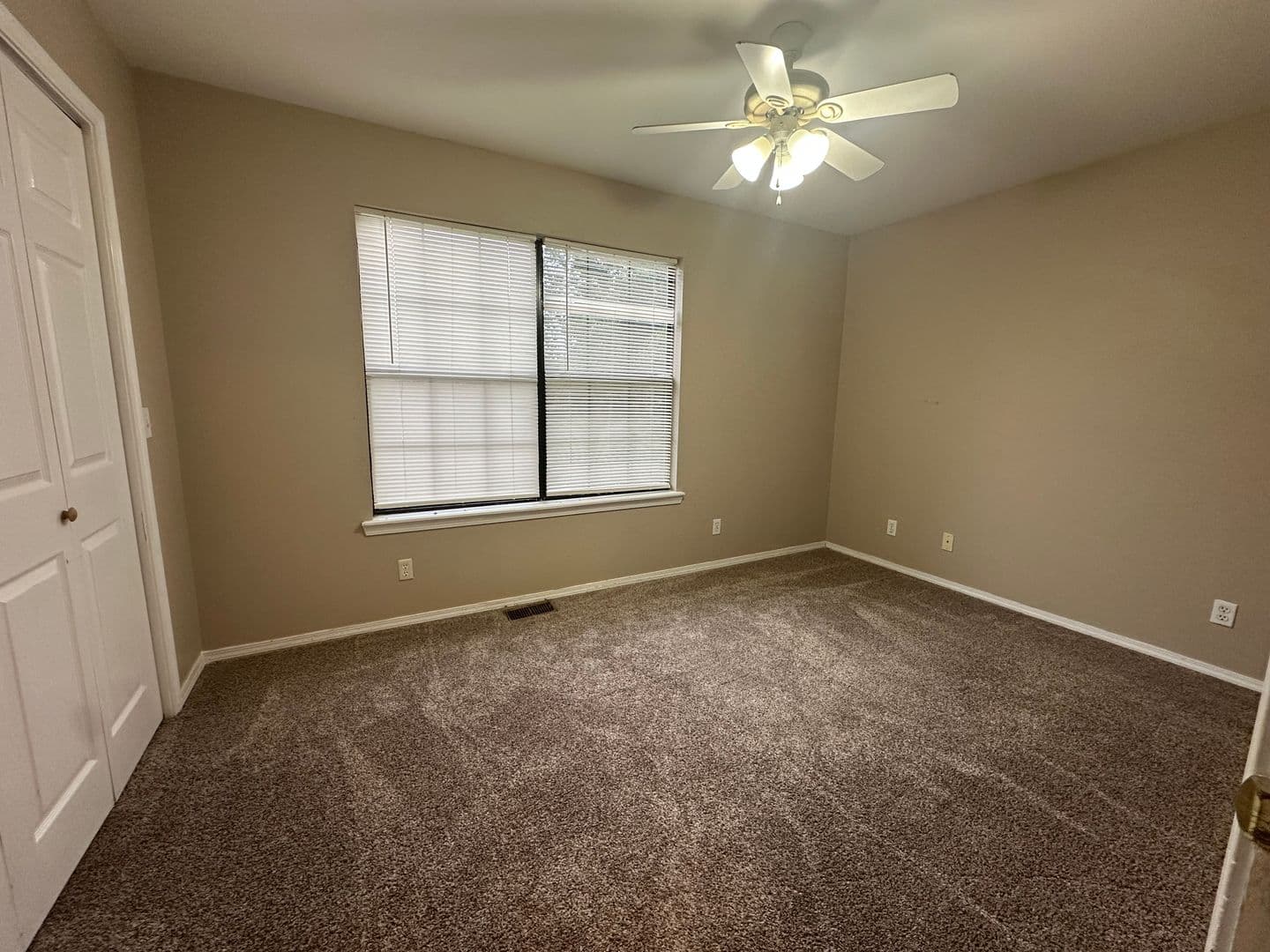 Russellville Apartment: 810 E L St