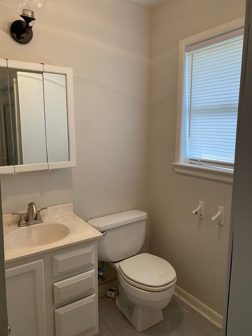 Russellville House: 827 N El Paso Ave