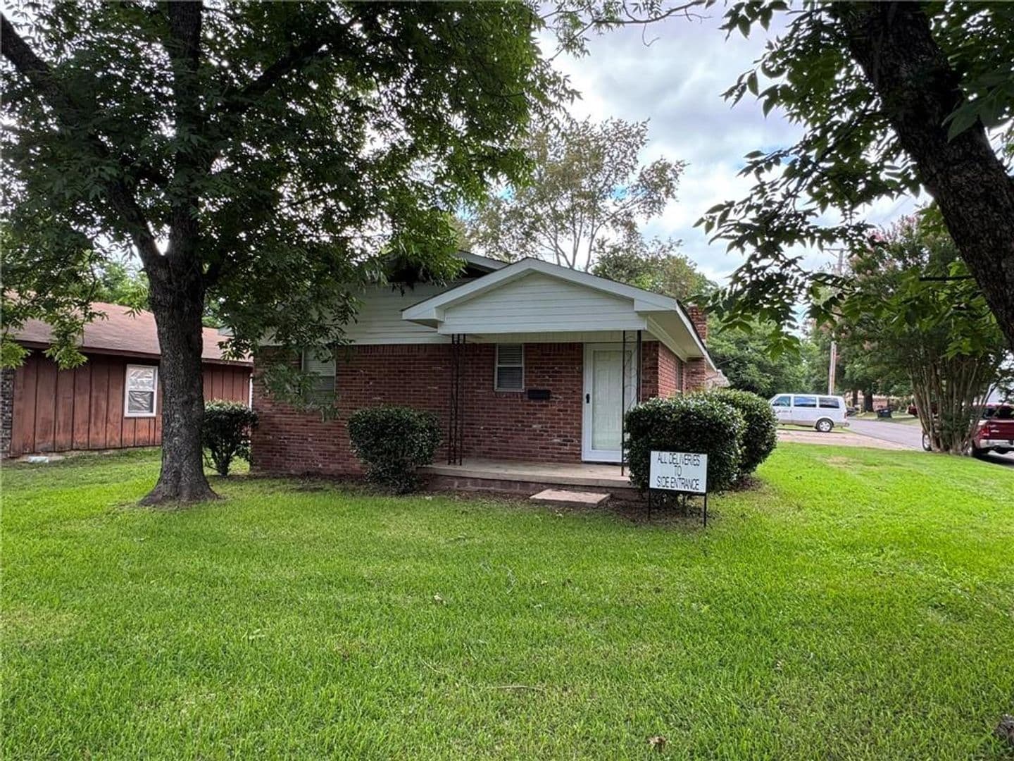 Russellville Apartment: 521 E J St