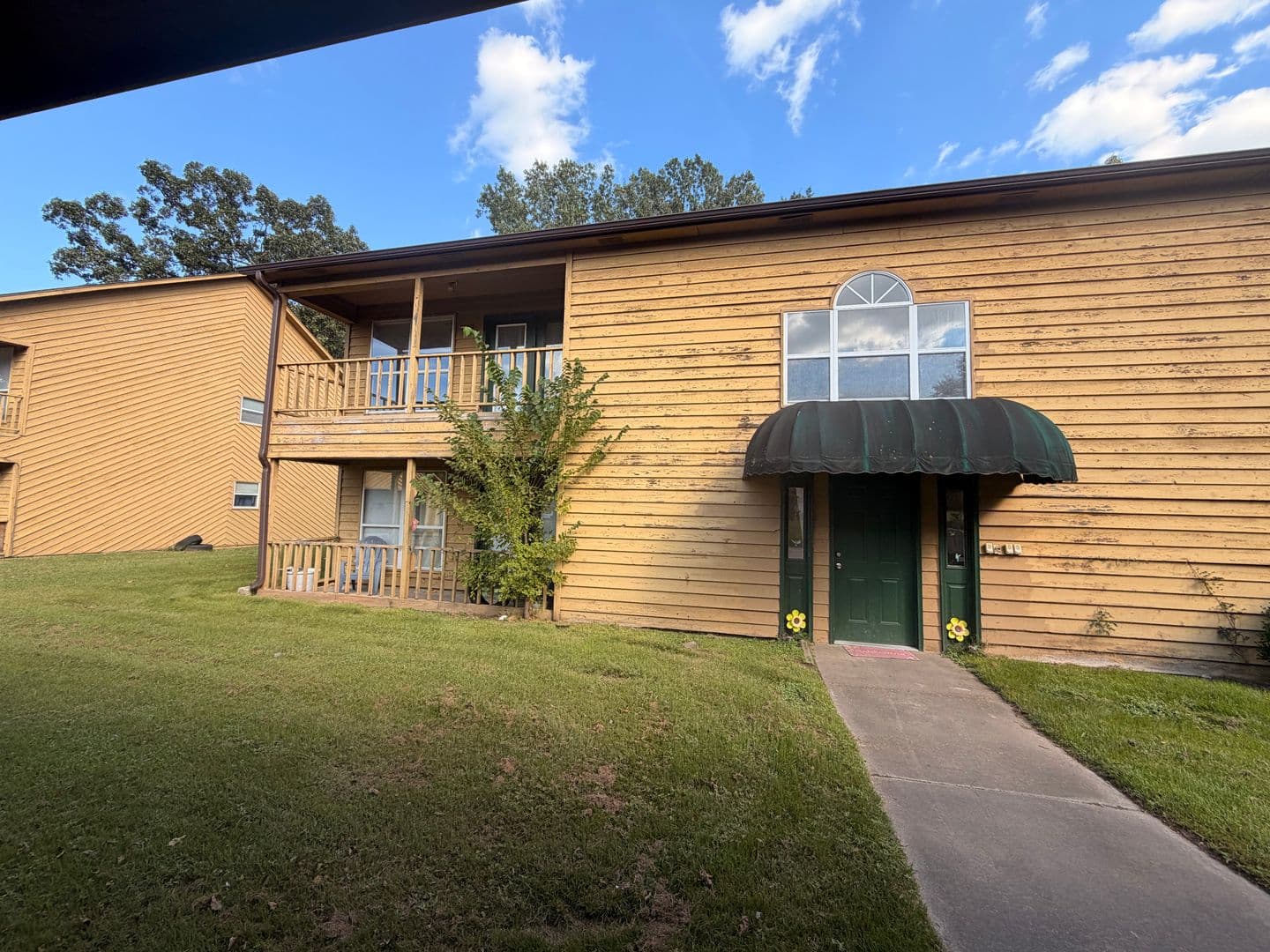 Russellville Apartment: 2401-2415 West C St