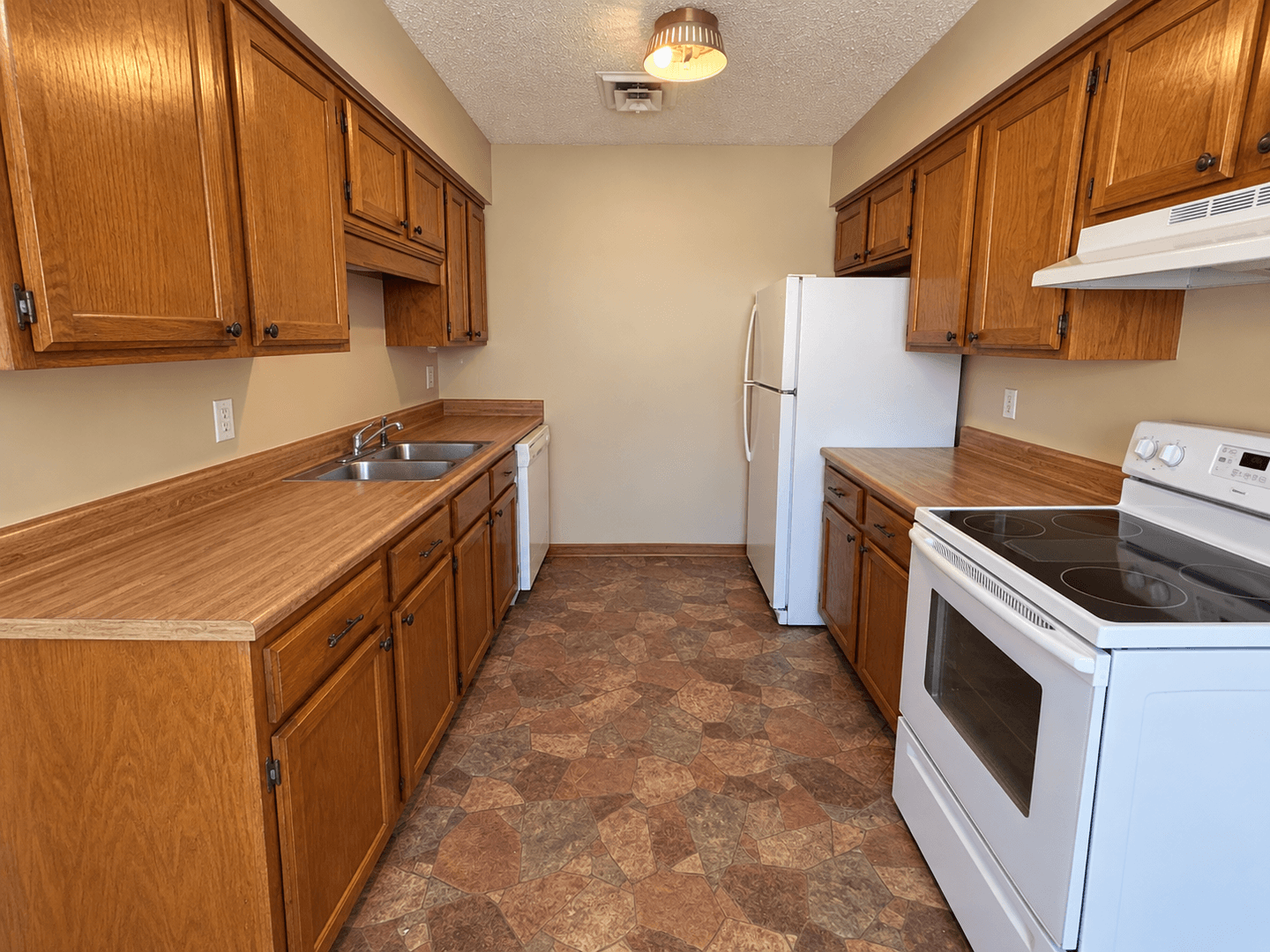 Russellville Apartment: 1400 E O St