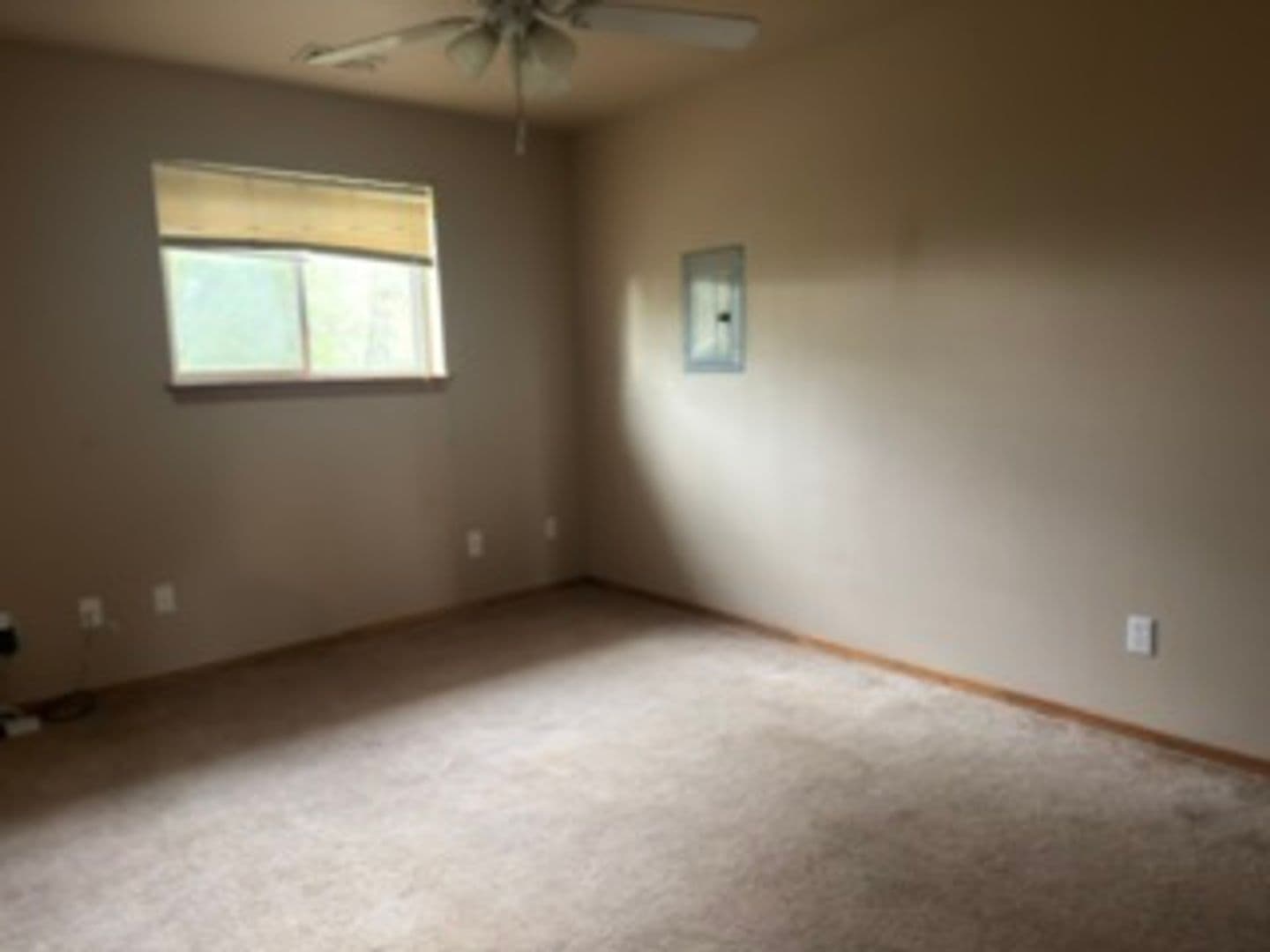 Clarksville Apartment: 2401 W Main St