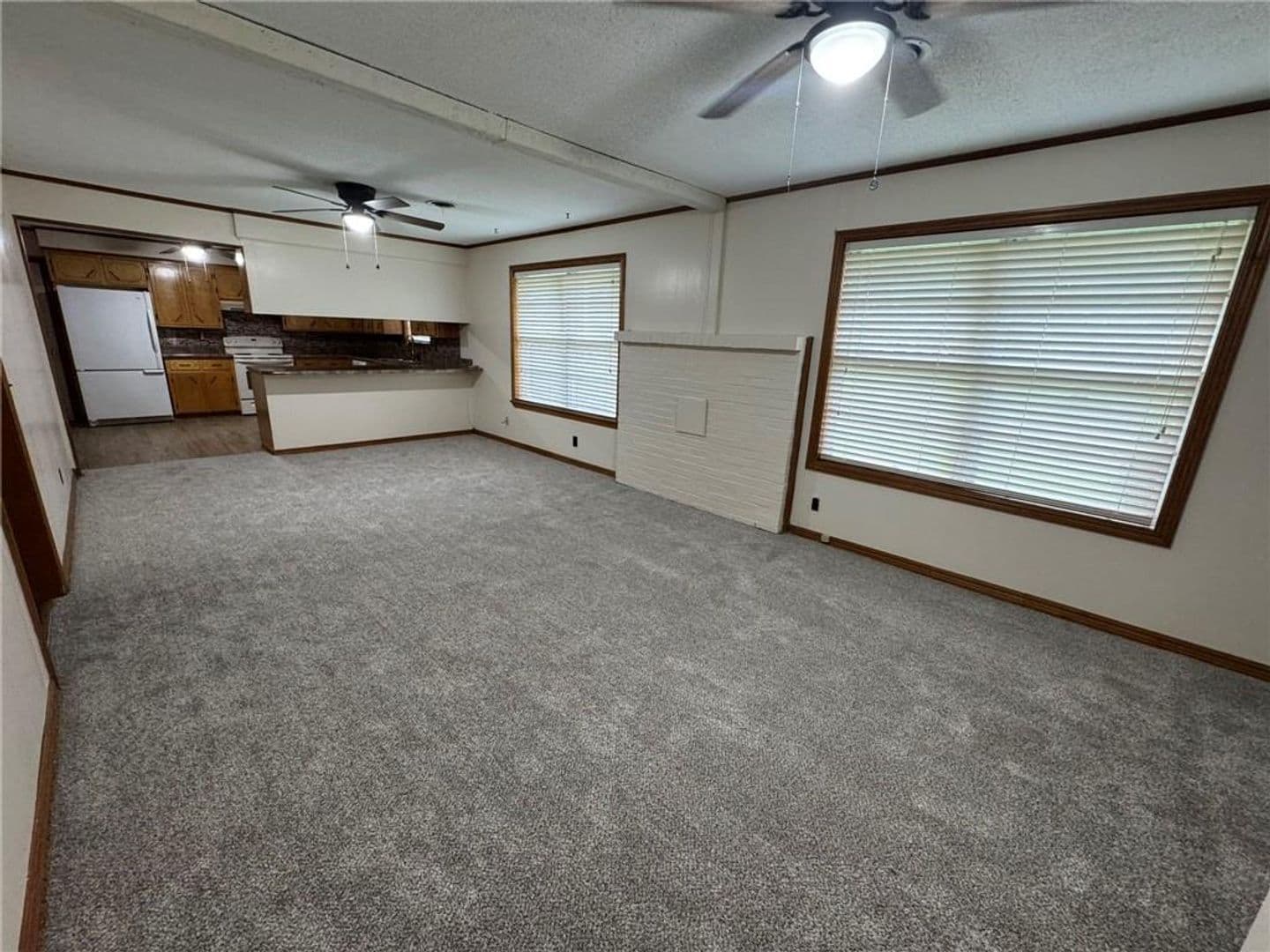 Russellville House: 521 E J St