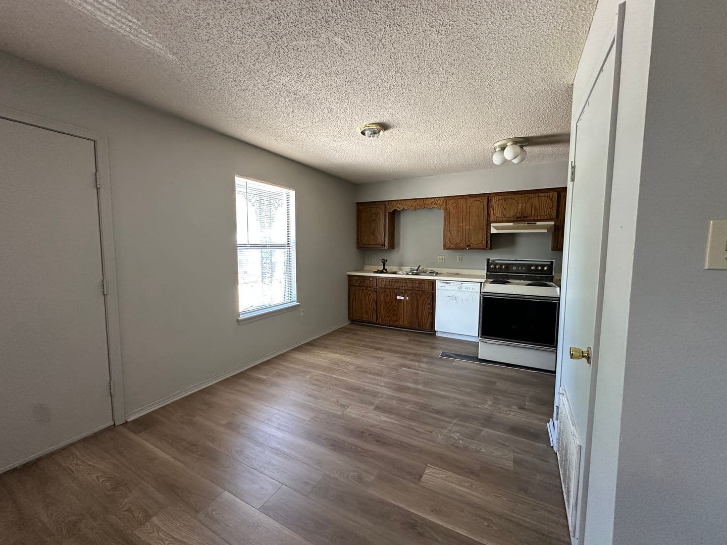 Russellville Apartment: 818 Parker Rd