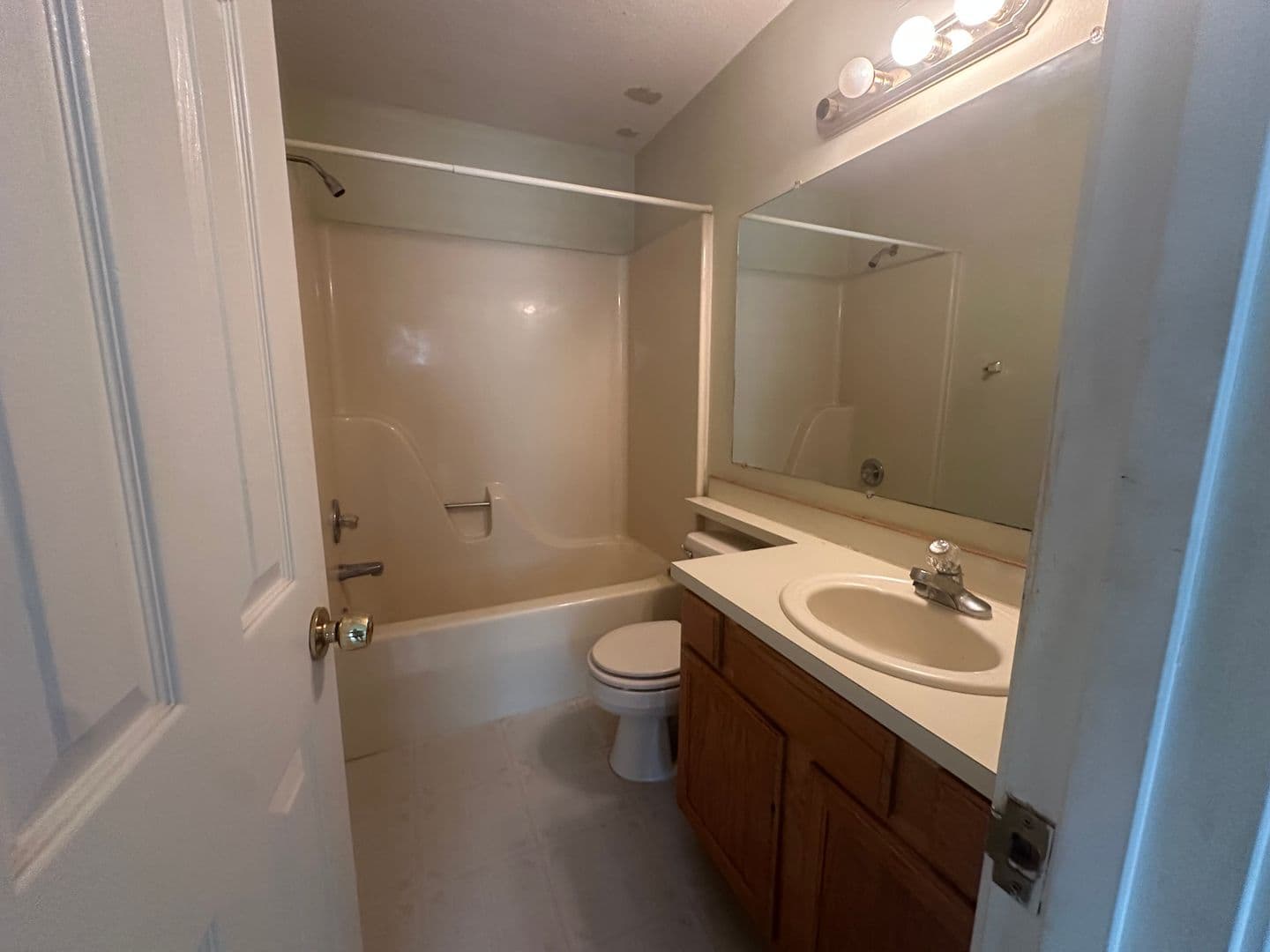 Russellville Apartment: 1417 N Greenwich