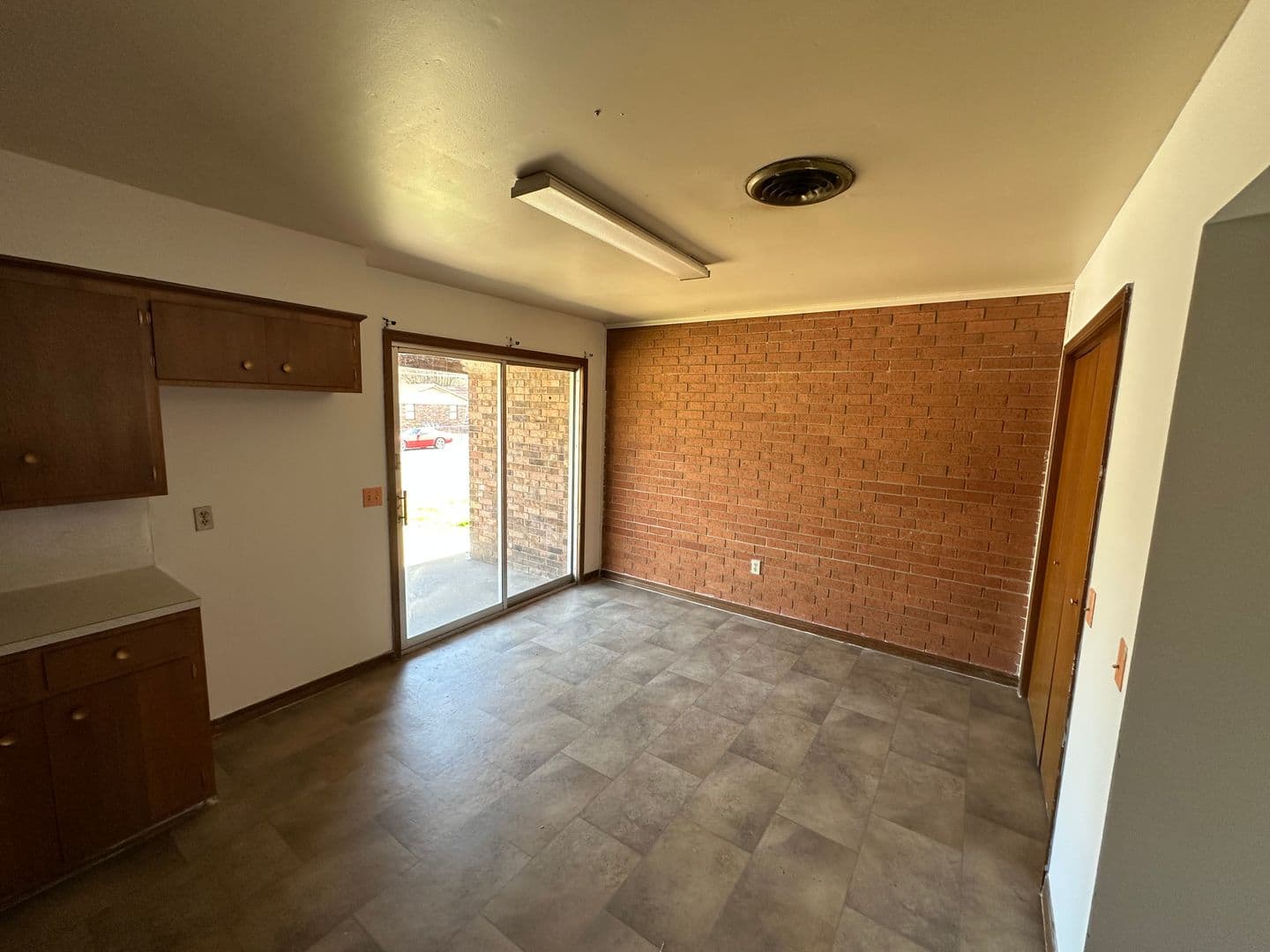 Russellville Apartment: 400 N Inglewood Ave
