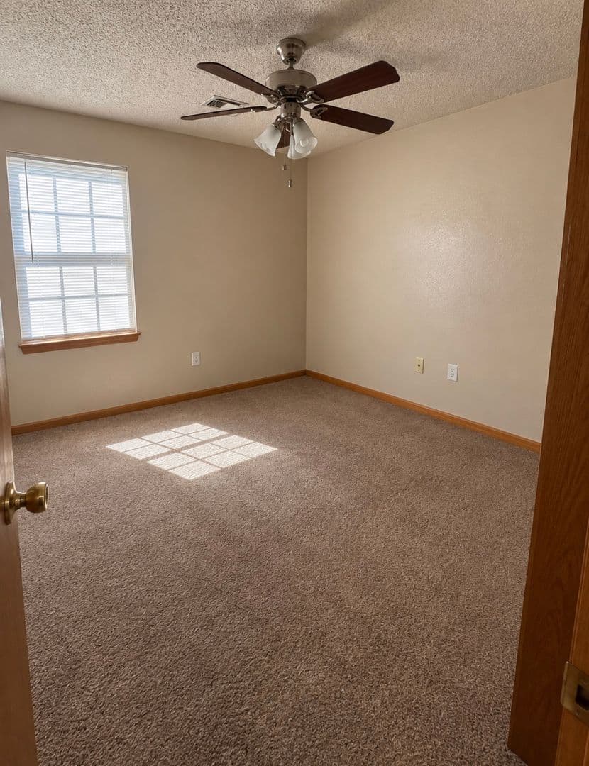 Searcy Apartment: 504 N. Horton