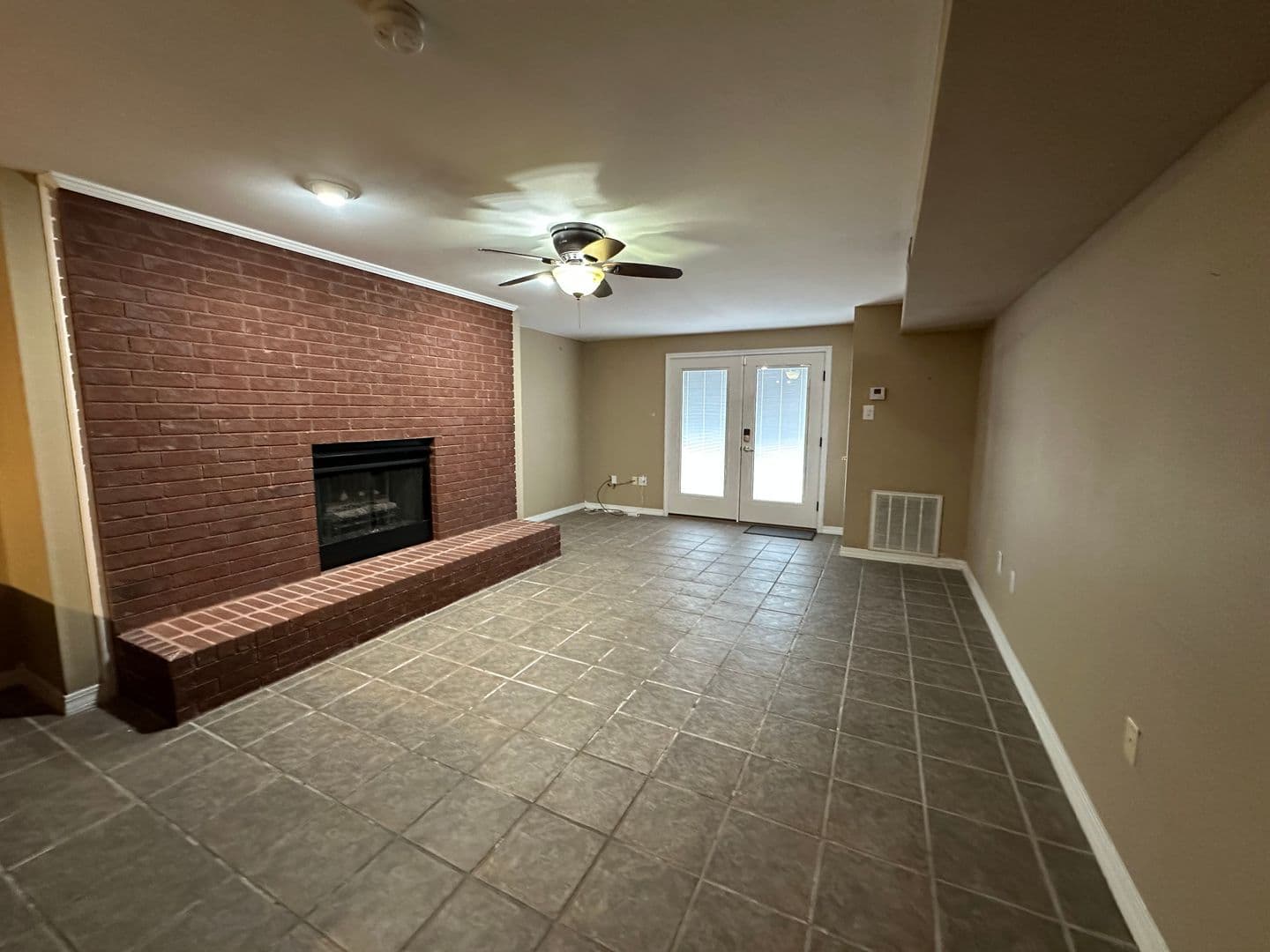 Russellville Apartment: 401 Carden Place