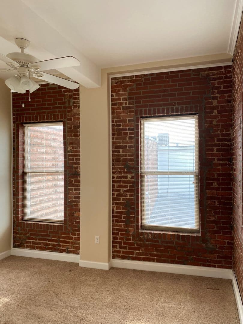 Russellville House: 313 W B Street Apt C