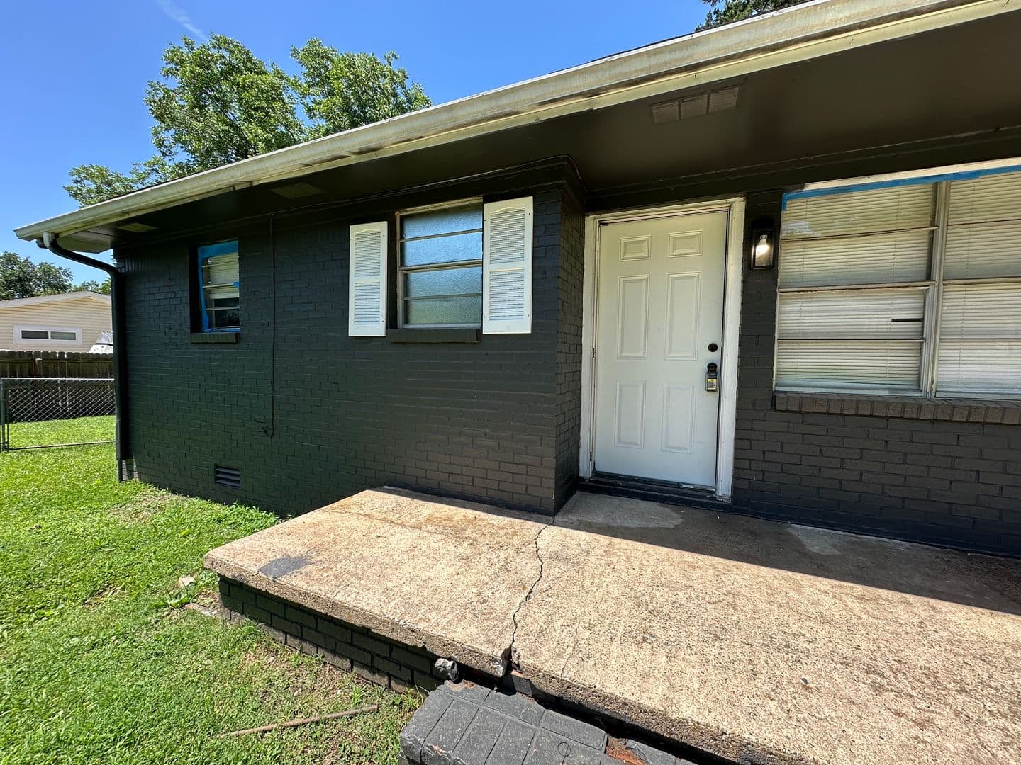 Russellville Apartment: 307/309 E. Fir St