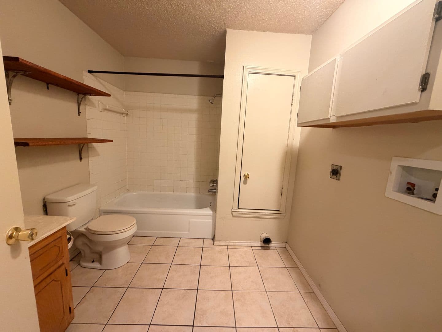 Russellville Apartment: E L St