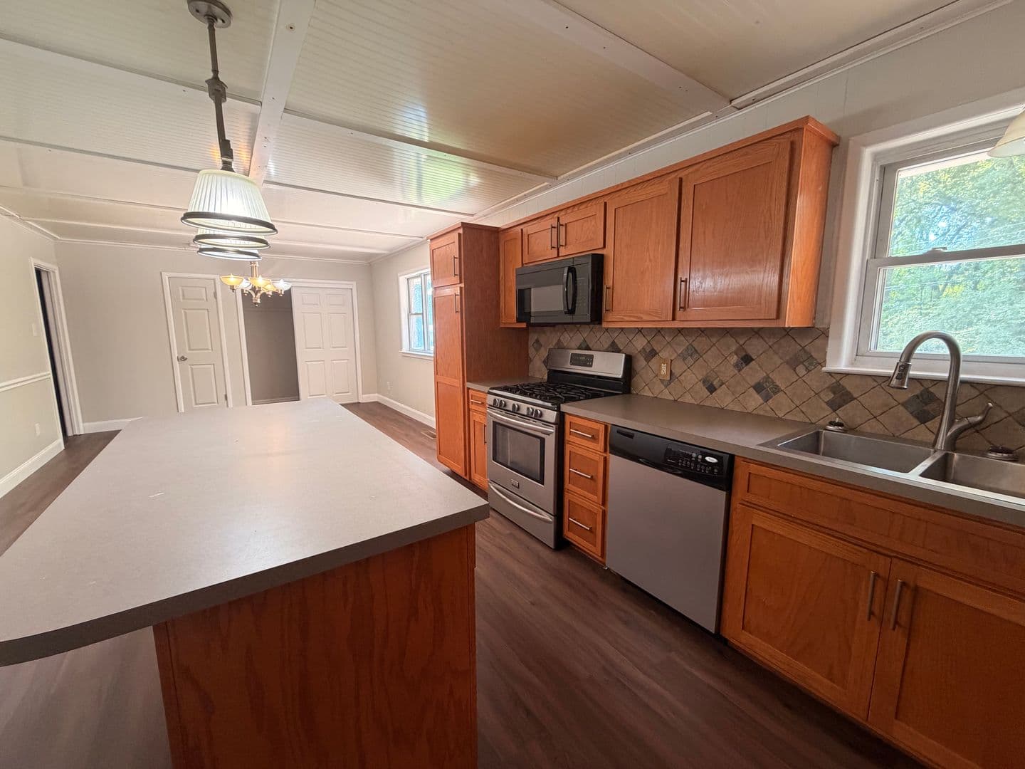 Russellville House: 218 E 19th ST