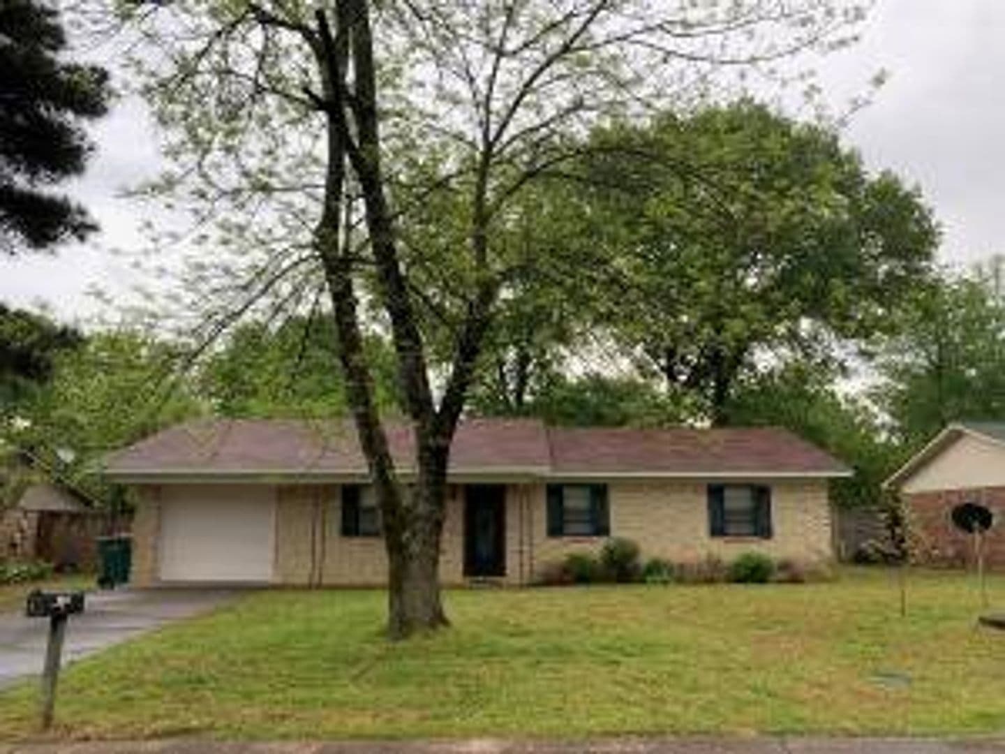 Russellville House: 1101 Muskogee