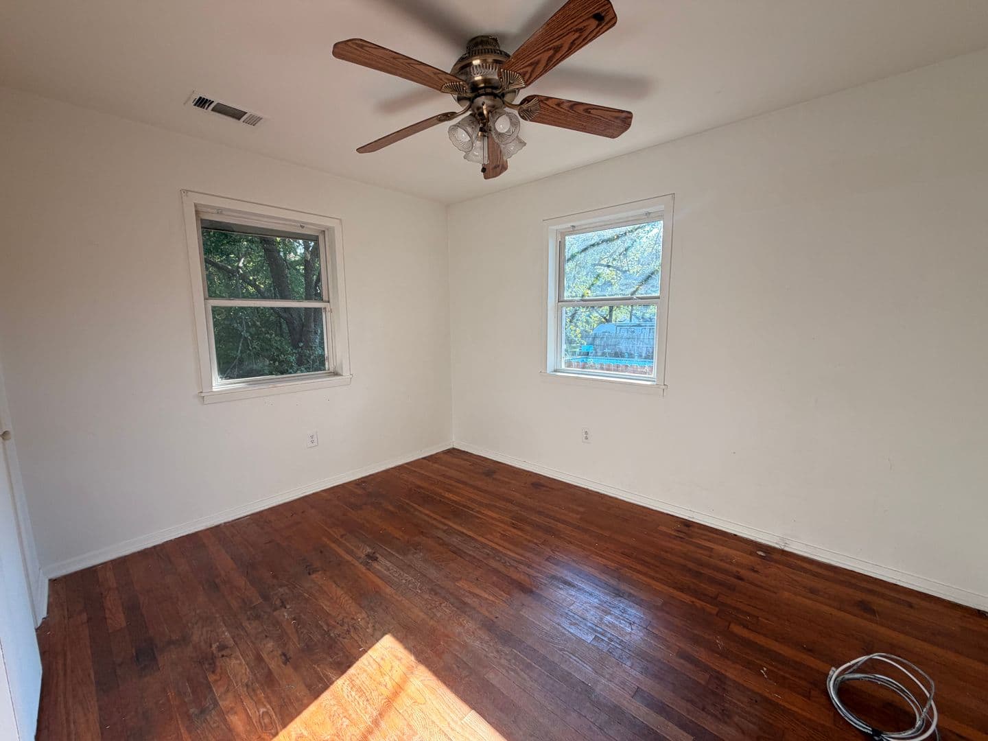 Russellville House: 808 E J St
