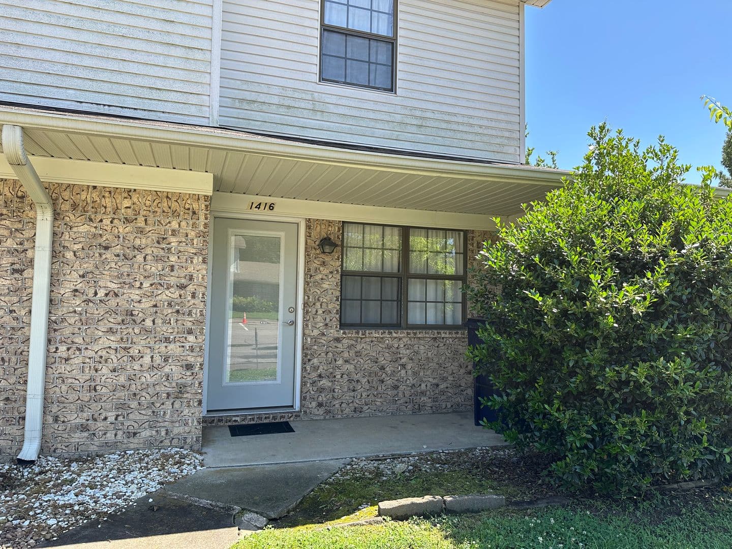 Russellville Apartment: 1416 E O St